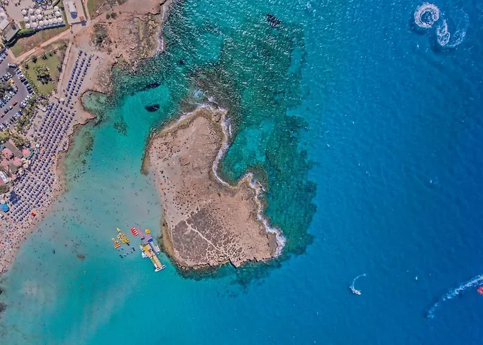 Hotell Chrysomare & 5*