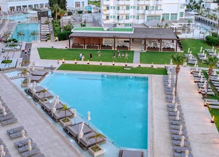 Chrysomare & Hotell Ayia Napa