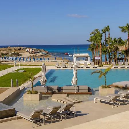 Chrysomare & ホテル アヤナパ